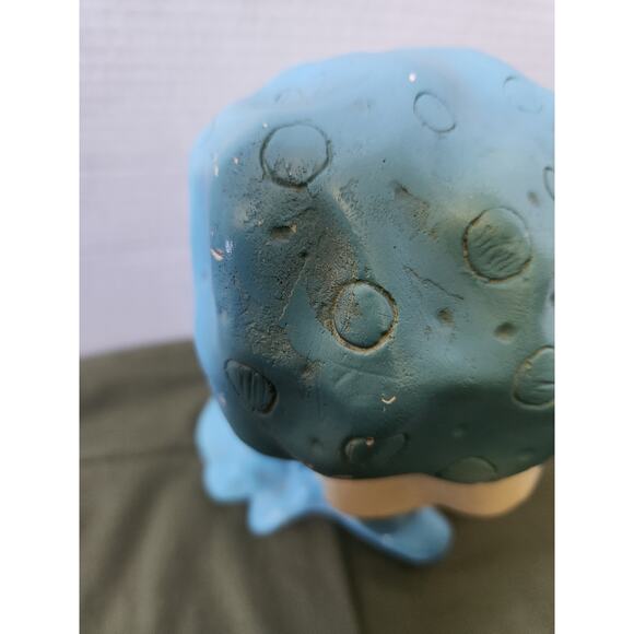 Rare Universal Statuary Girl in Blue Pajamas holding Doll 1974 MCM - Picture 6 of 12